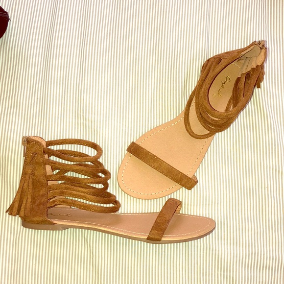 SUEDE FRINGE SANDALS💛 - Picture 1 of 7